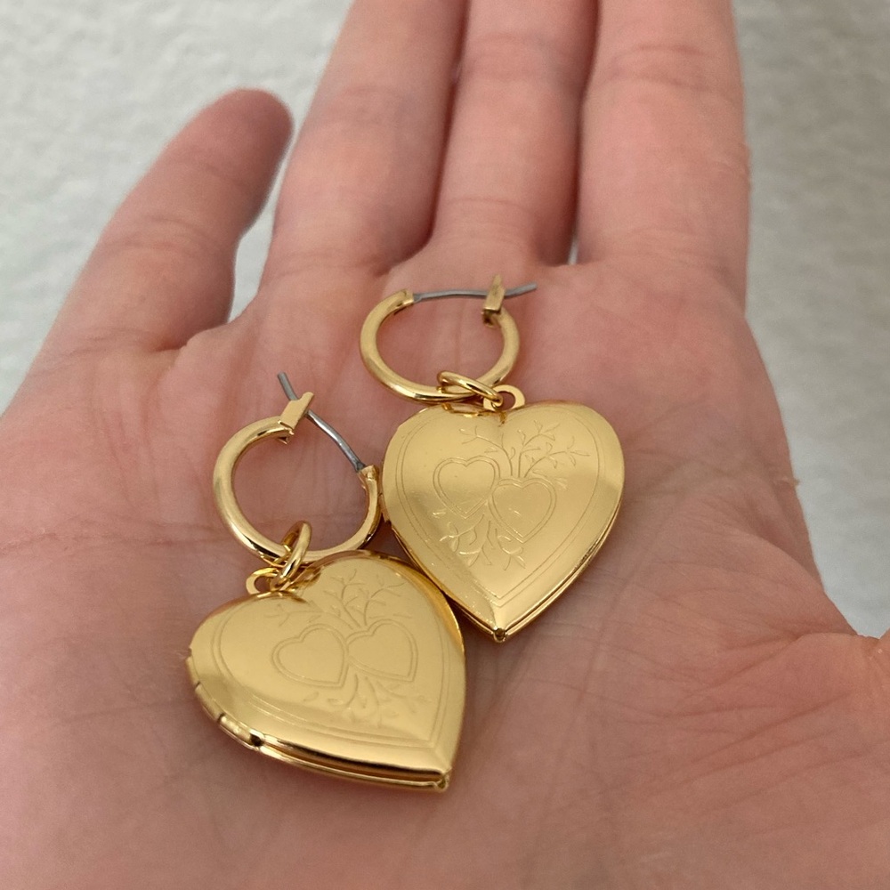 New Vanessa Mooney heart pendant charm hoop earrings heart jewelry dainty heart